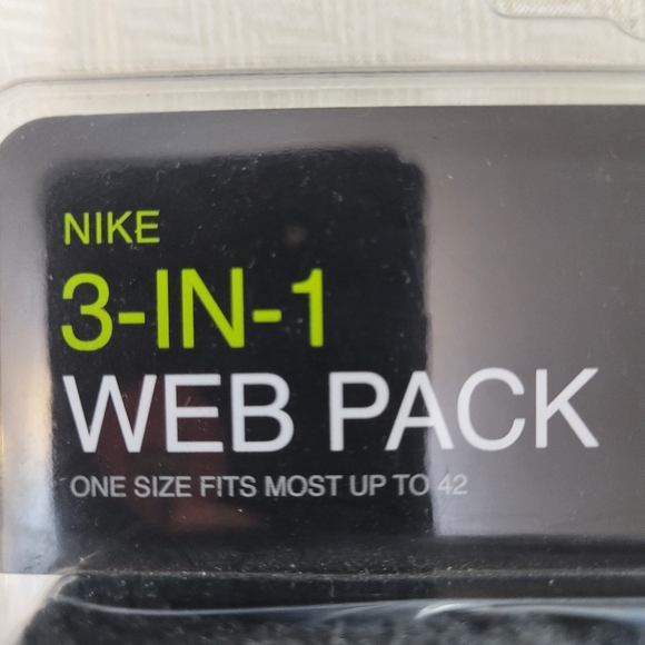 Nike adjustable belt with 3 color options - Picture 4 of 4